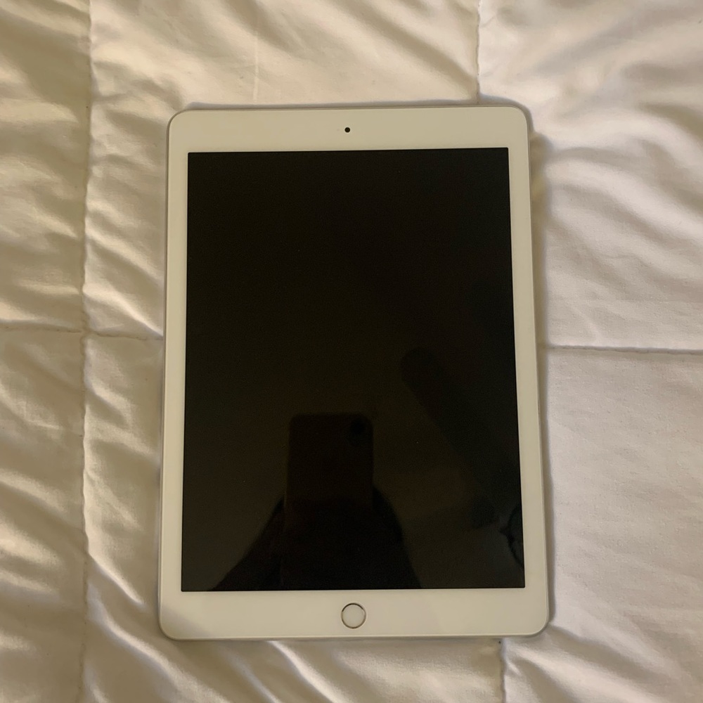 SOLD Apple iPad 6th gen